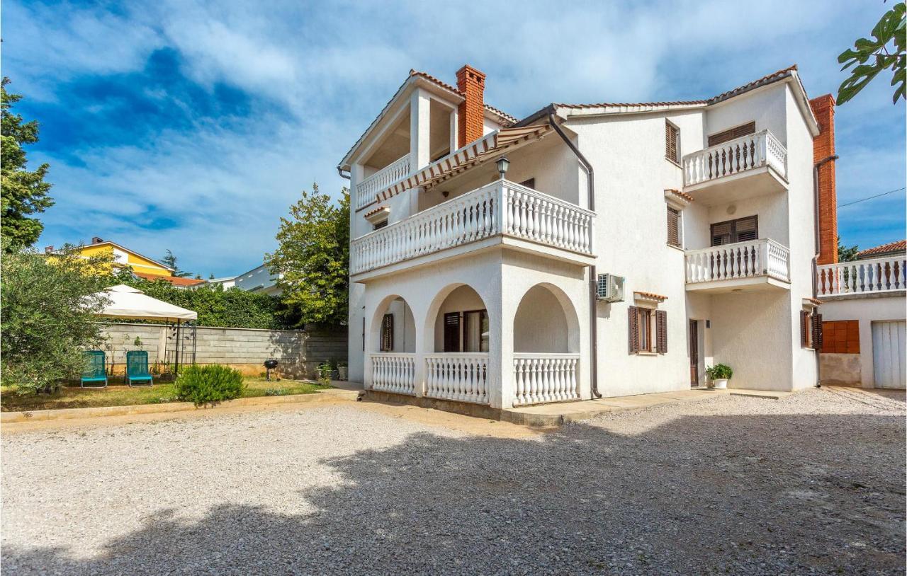 2 Bedroom Beautiful Apartment In Omišalj Εξωτερικό φωτογραφία