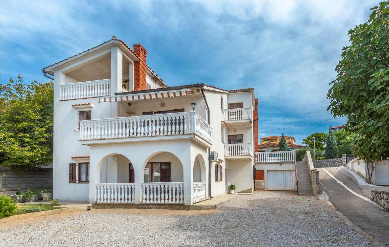 2 Bedroom Beautiful Apartment In Omišalj Εξωτερικό φωτογραφία