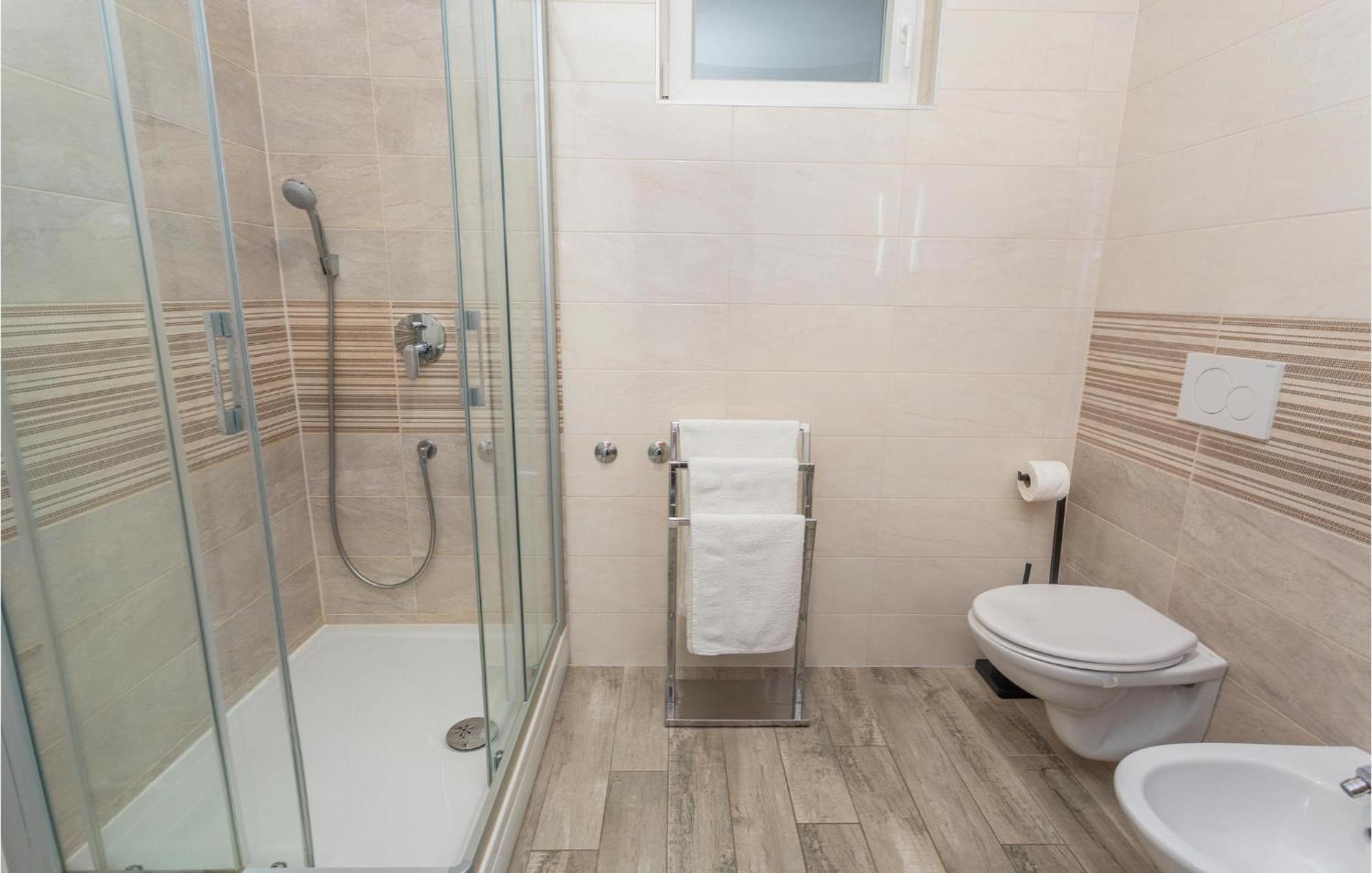 2 Bedroom Beautiful Apartment In Omišalj Εξωτερικό φωτογραφία