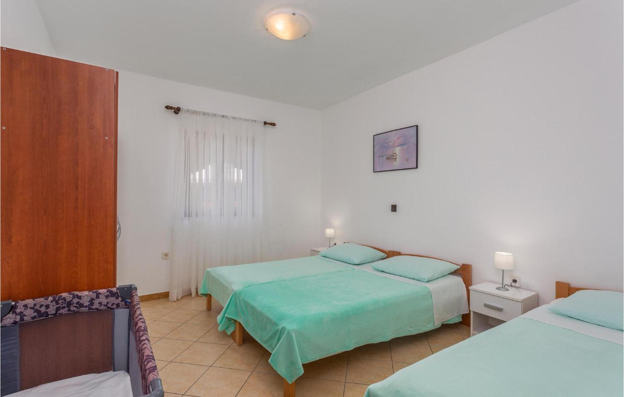 2 Bedroom Beautiful Apartment In Omišalj Εξωτερικό φωτογραφία