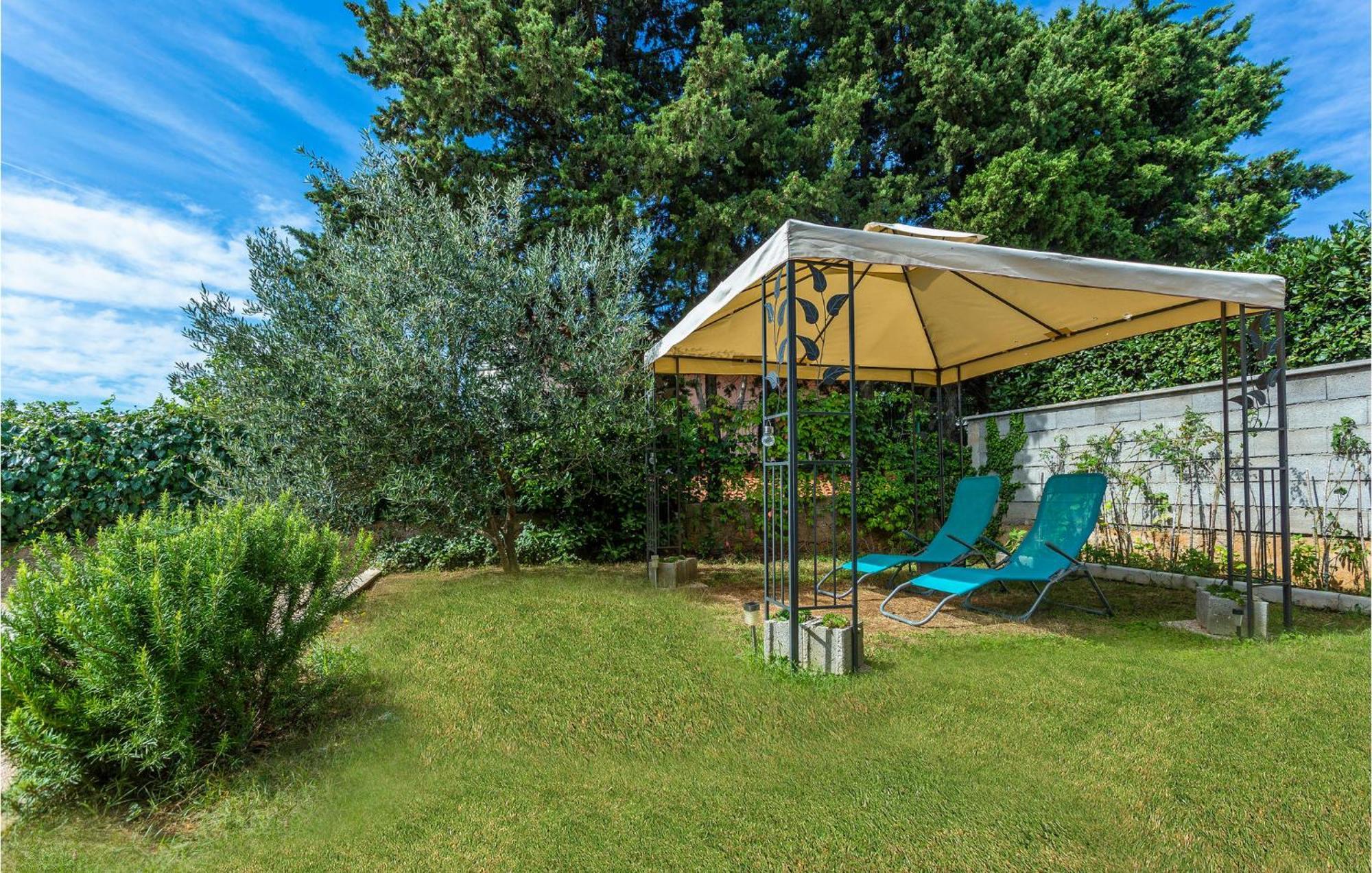 2 Bedroom Beautiful Apartment In Omišalj Εξωτερικό φωτογραφία